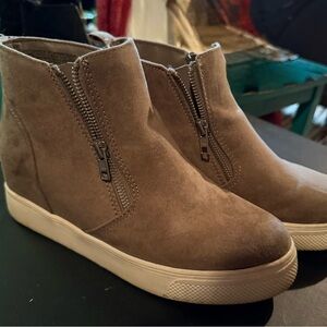 Time & Tru Women’s High Top Platform Sneakers